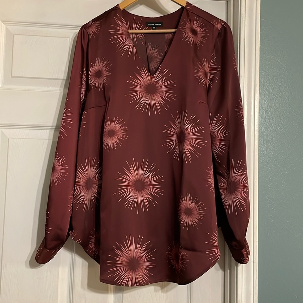 Universal Standard Eva Long Sleeve Satin V Neck Blouse XS, Burgundy/Win, Size 12
